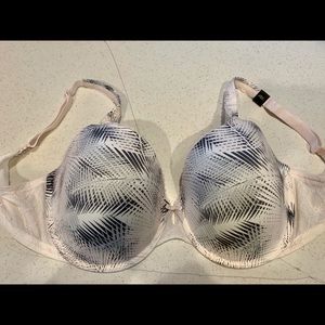 Beautiful NWT Body Bra by VS